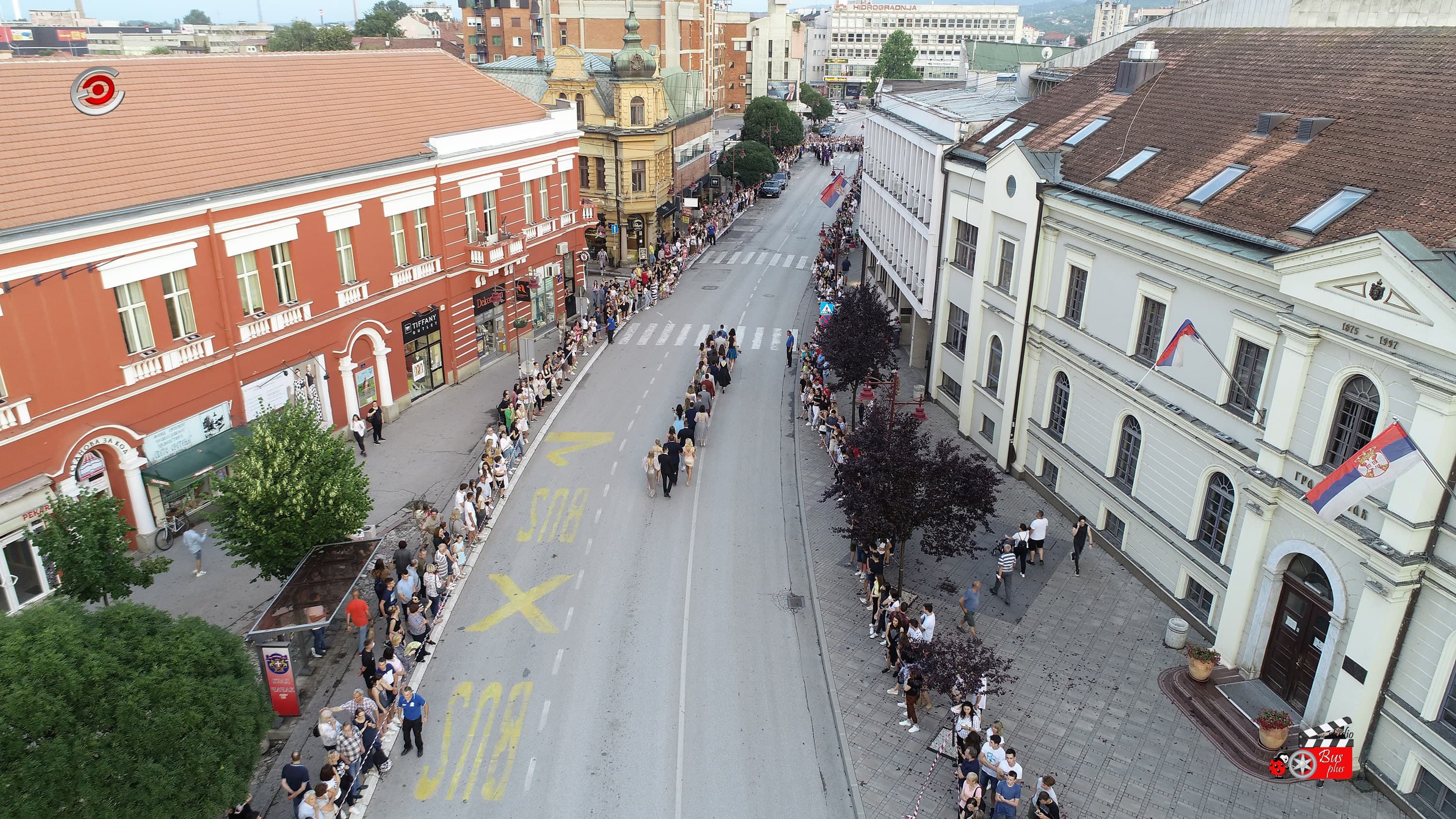 Svečani defile maturanata Gimnazije u Čačku (VIDEO)