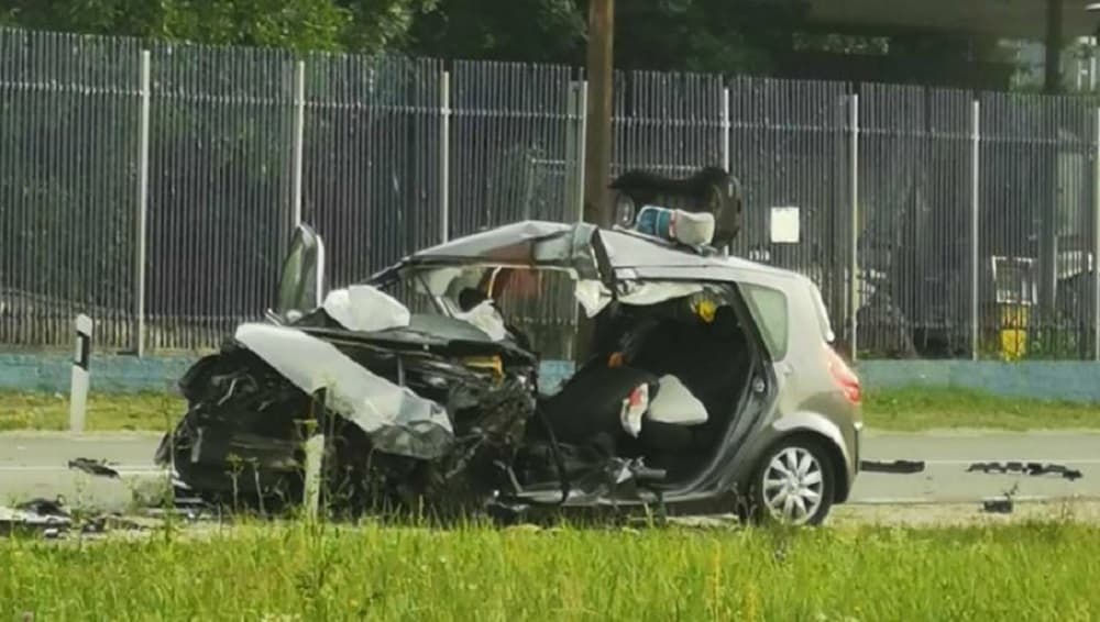 ZASTRAŠUJUĆI PRIZOR: Automobil u kom je stradala žena potpuno uništen