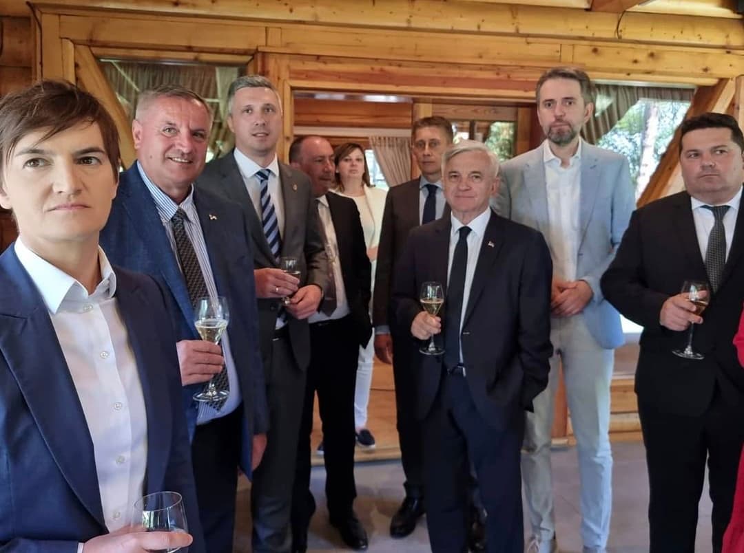 Boško Obradović objasnio zašto je pio vino s Vučićem
