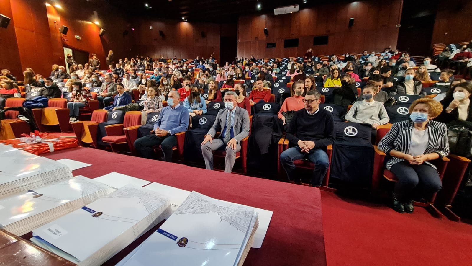 Čačak: Dodeljene studentske i učeničke stipendije