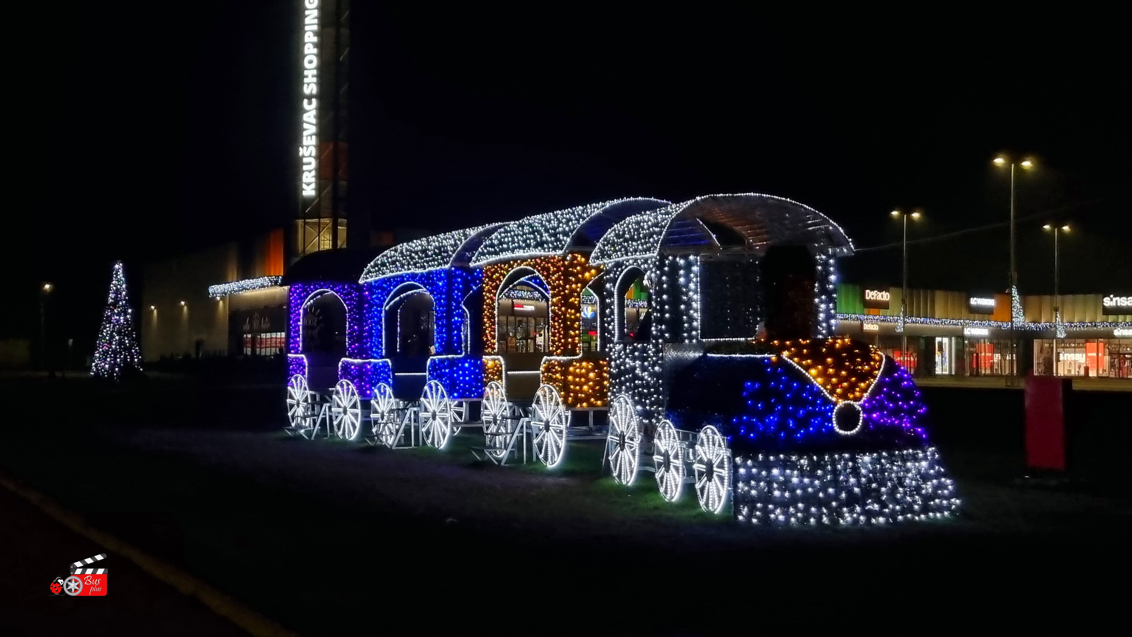 Novogodišnja rasveta u Kruševcu (FOTO)