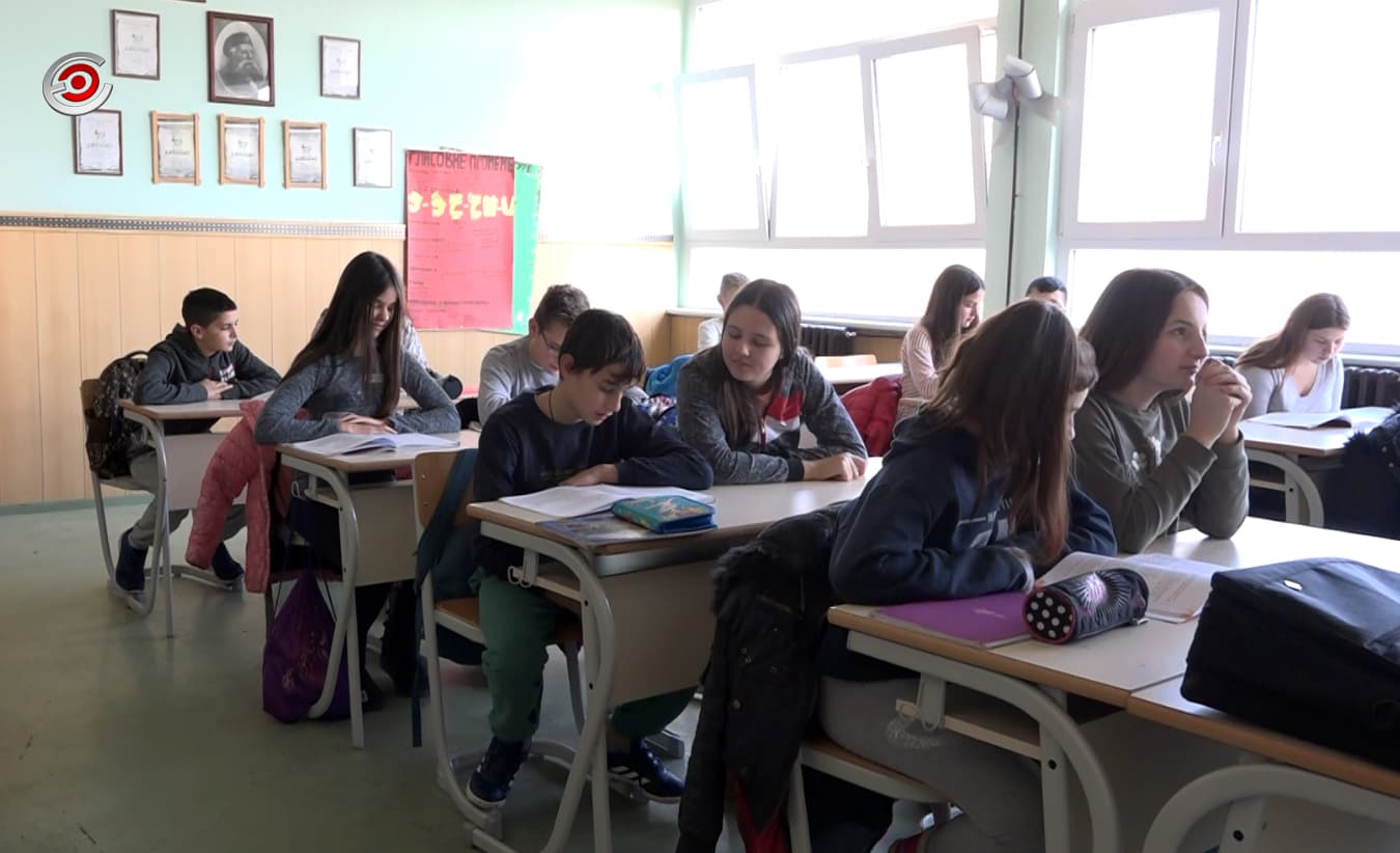 čaci se sutra vraćaju u školske klupe