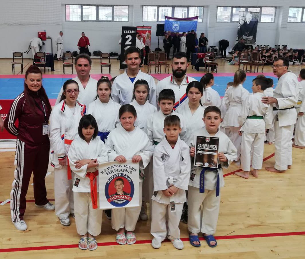 Karatisti KK "Nemanje" doneli 17 medalja iz Leskovca
