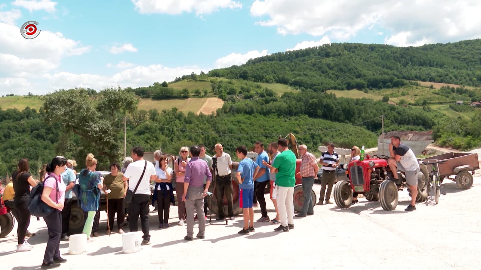 Meštani Pakovraća nastavili blokadu puta i firme za proizvodnju betona