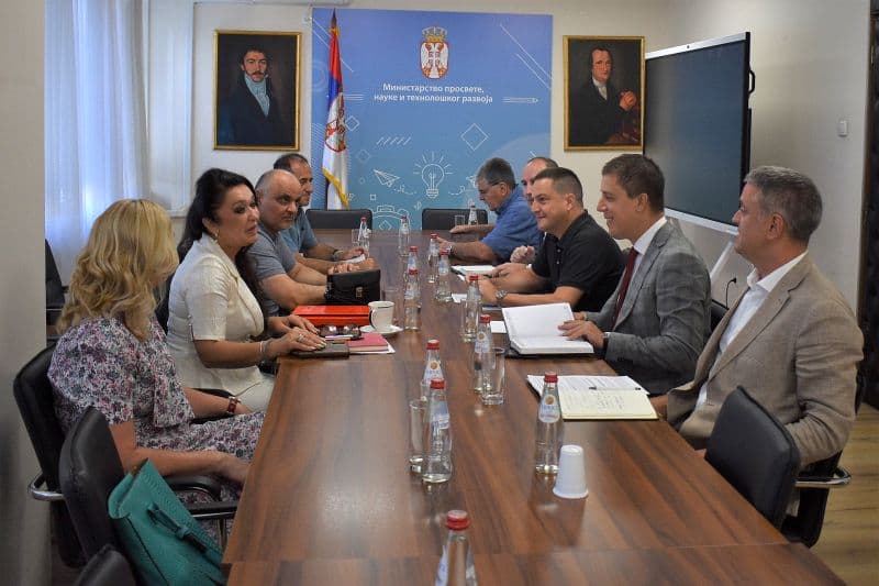 Ministar Ružić: Povećanje plata za zaposlene u prosveti u januaru naredne godine