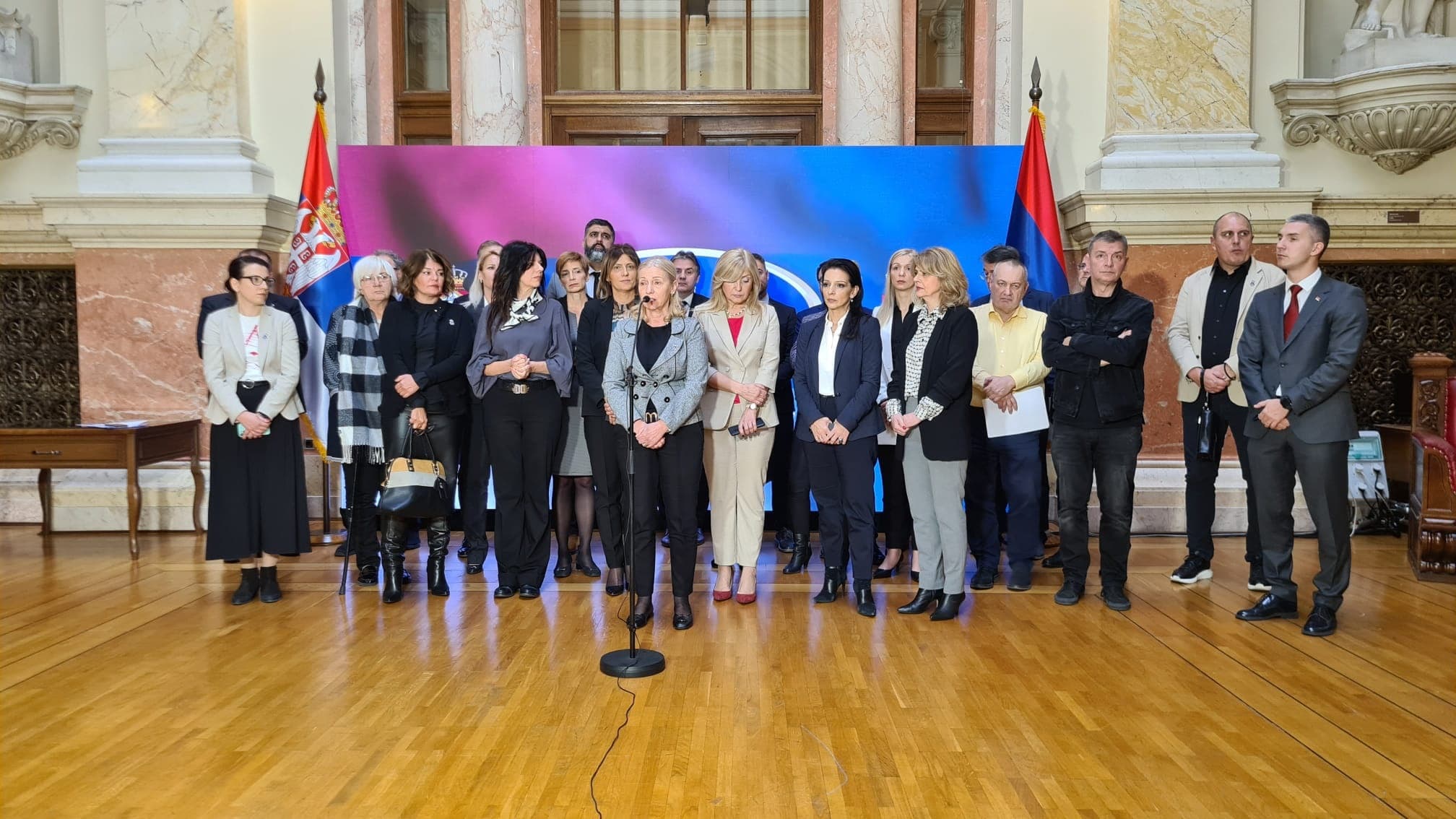 Seksističke uvrede i nasilje poslanika SNS-a dokaz da država ne može da zaštiti građane