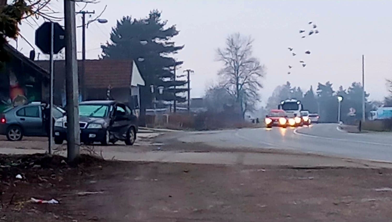 U saobraćajnoj nezgodi u Mojsinju povređene tri osobe, majka i dete smešteni na intenzivnu negu