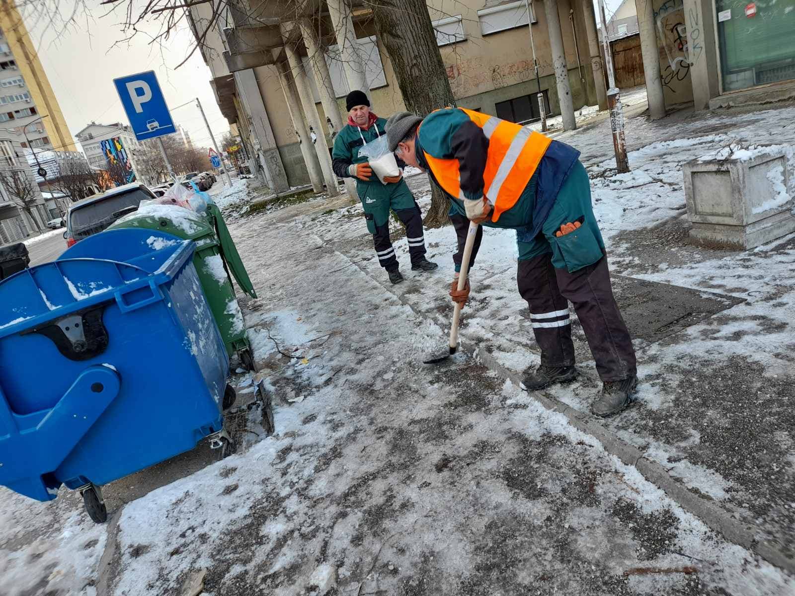 Zimska služba JKP "Komunalac" na stalnom zadatku