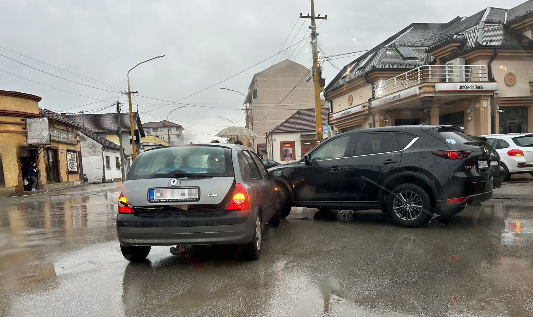 Saobraćajna nezgoda na kružnom toku kod kafane "Car Lazar"