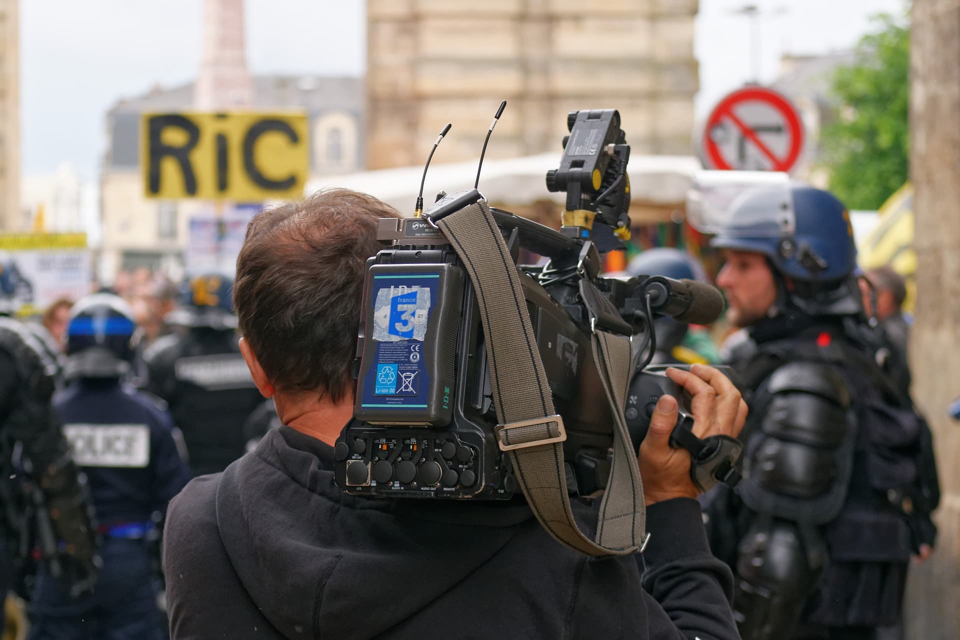 SafeJournalists: Nedopustivo nasilje prema novinarima u Srbiji