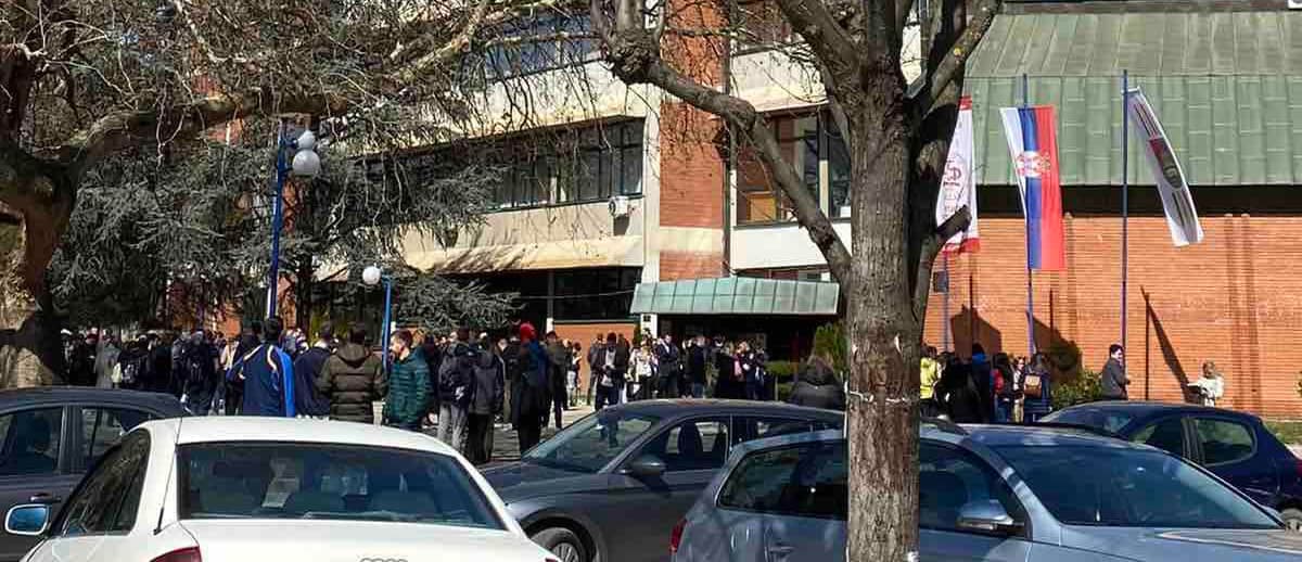 Hitno evakuisani Agronomski i Fakultet tehničkih nauka u Čačku zbog anonimne dojave o podmetnutoj bombi