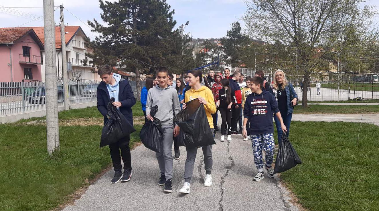 Velika akcija učenika OŠ "Tanasko Rajić" - "Budi primer drugima, smeće u kantu baci"