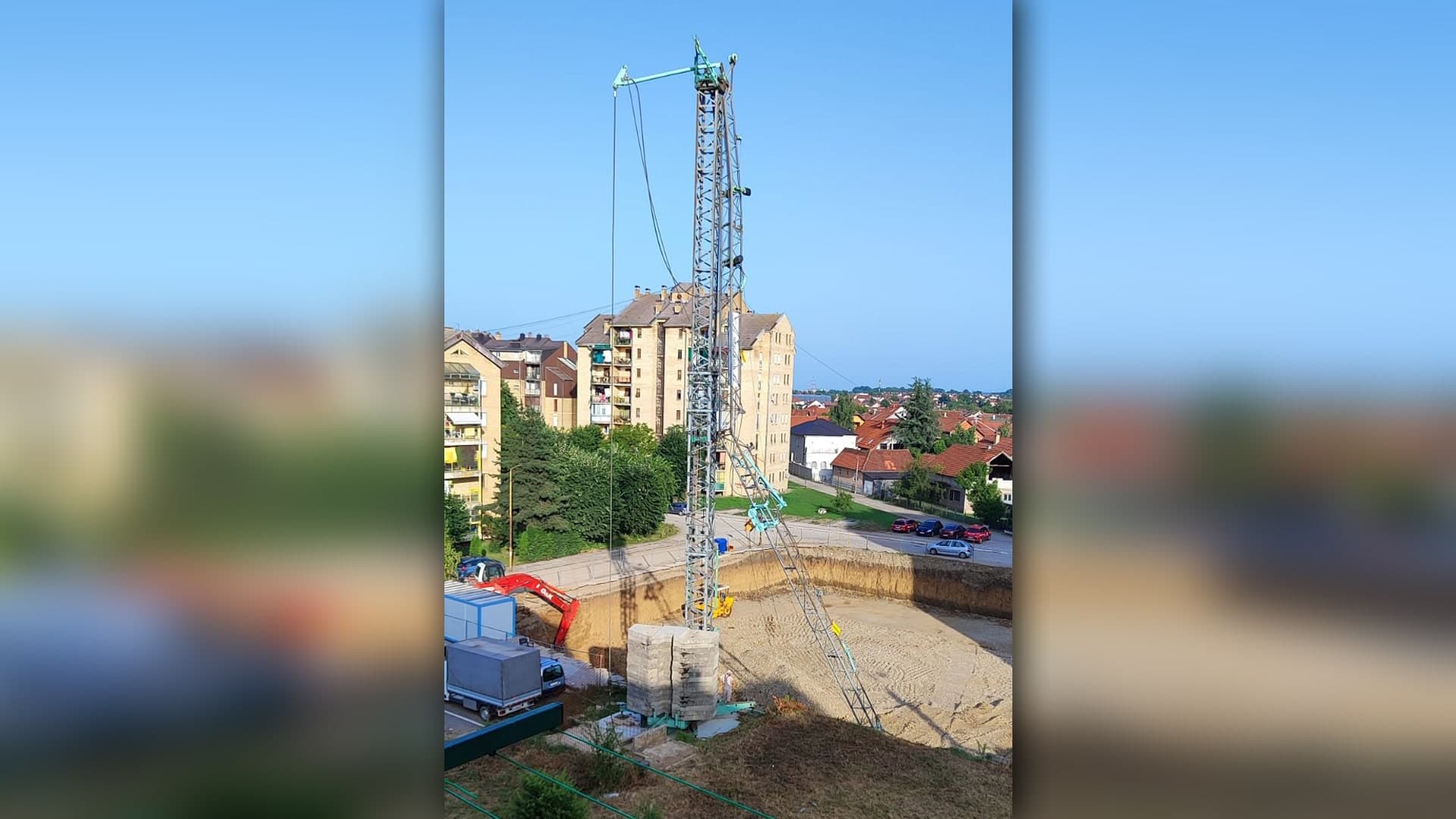 GRAčANI REPORTERI: Pao deo krana u naselju Avenija 1 (FOTO)