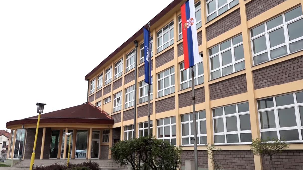 Zaposleni u srednjoj školi u Čačku najavili štrajk, tvrde da je novi direktor politički postavljen