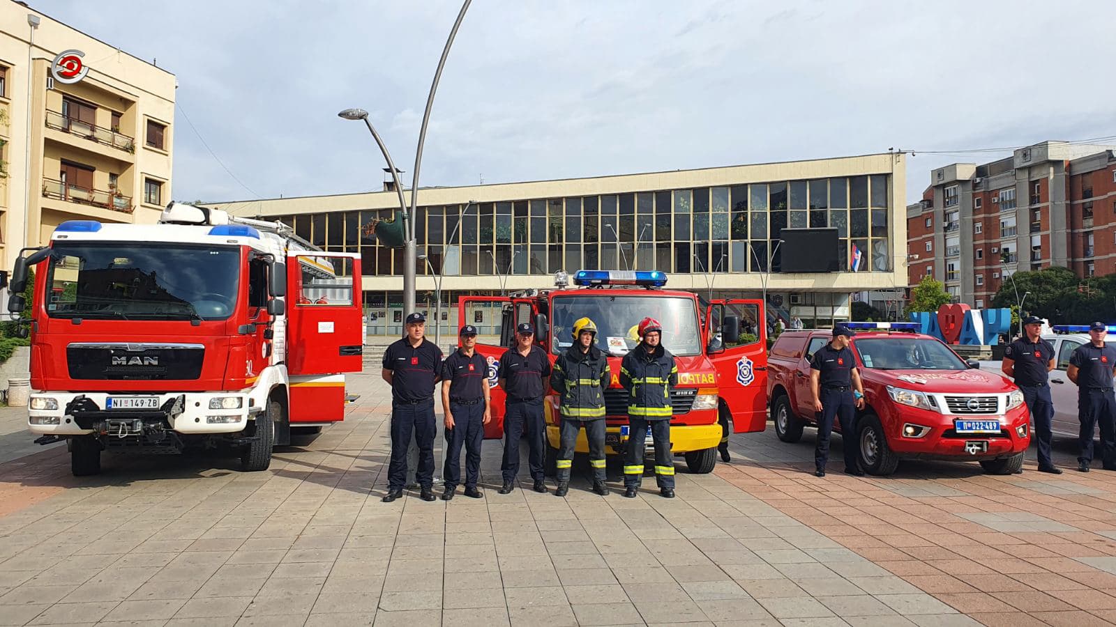"Zajedno i bezbedno kroz detinjstvo": Na Gradskom trgu biće izložena policijska i vatrogasna vozila i oprema