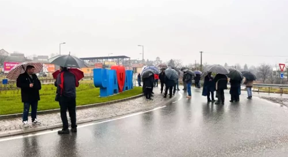 Meštani blokirali put u Preljini zbog neisplaćene oduzete zemlje za izgradnju auto-puta