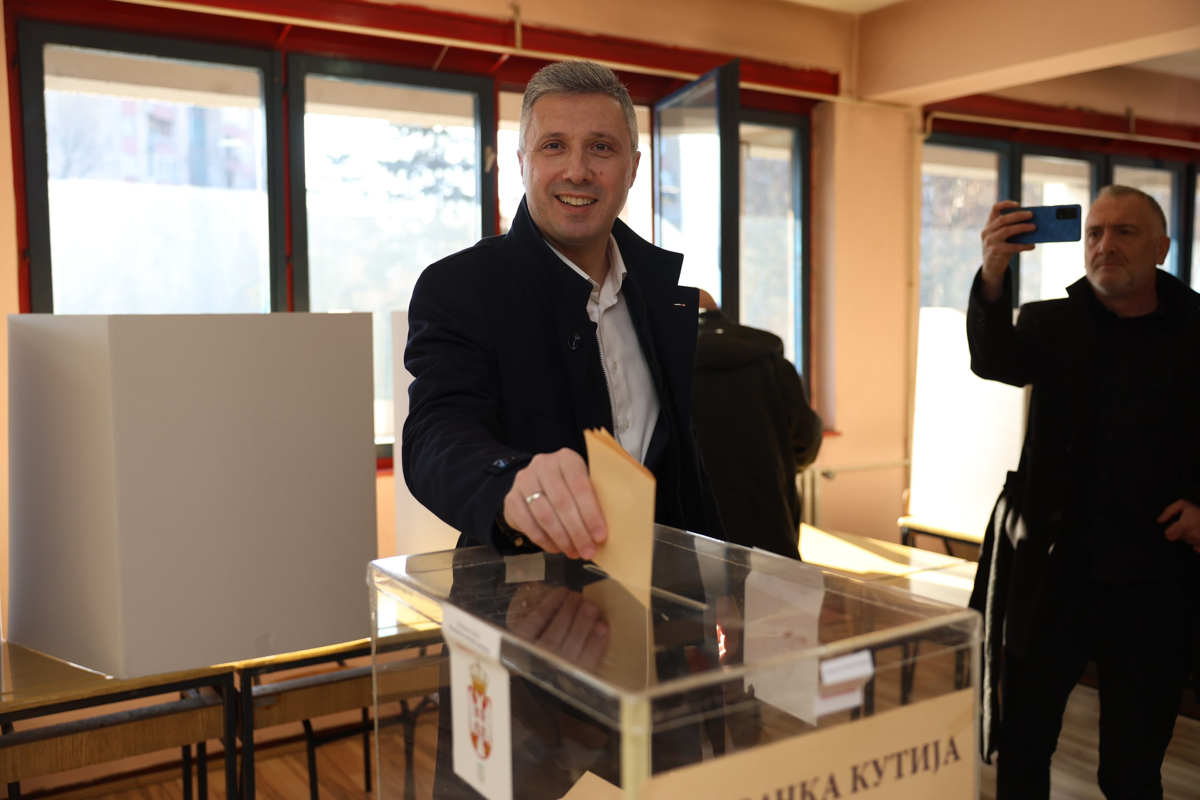 Boško Obradović glasao u mesnoj zajednici Alvadžinica