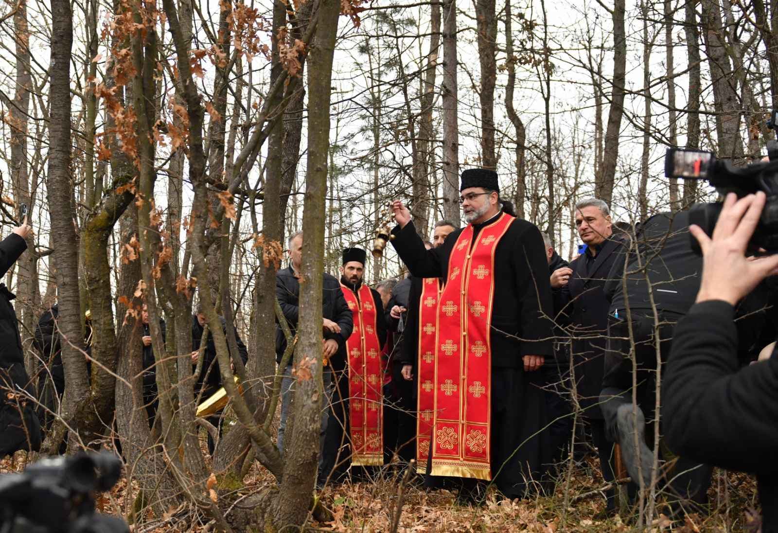 Predstavnici lokalne samouprave odsekli badnjak na Kablaru