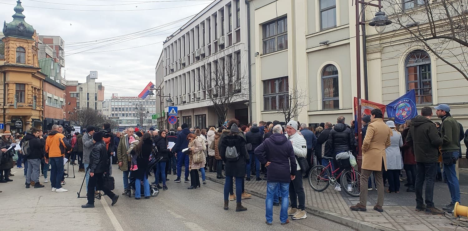 Održan protest za čistiji vazduh, dati rokovi gradonačelniku (FOTO+VIDEO)