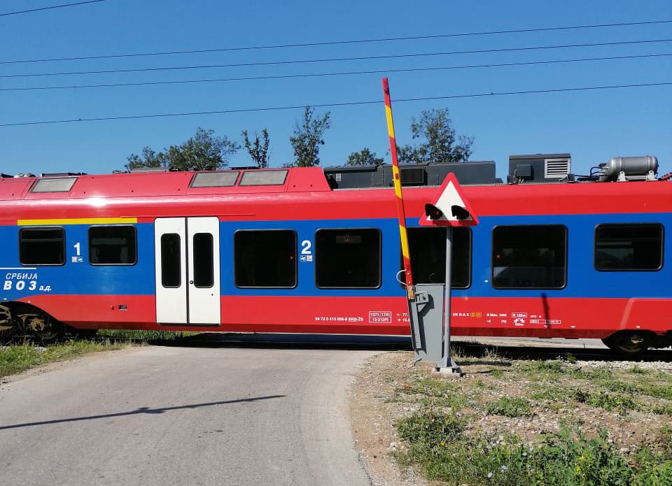 Ženu udario voz, lekari se bore za njen život