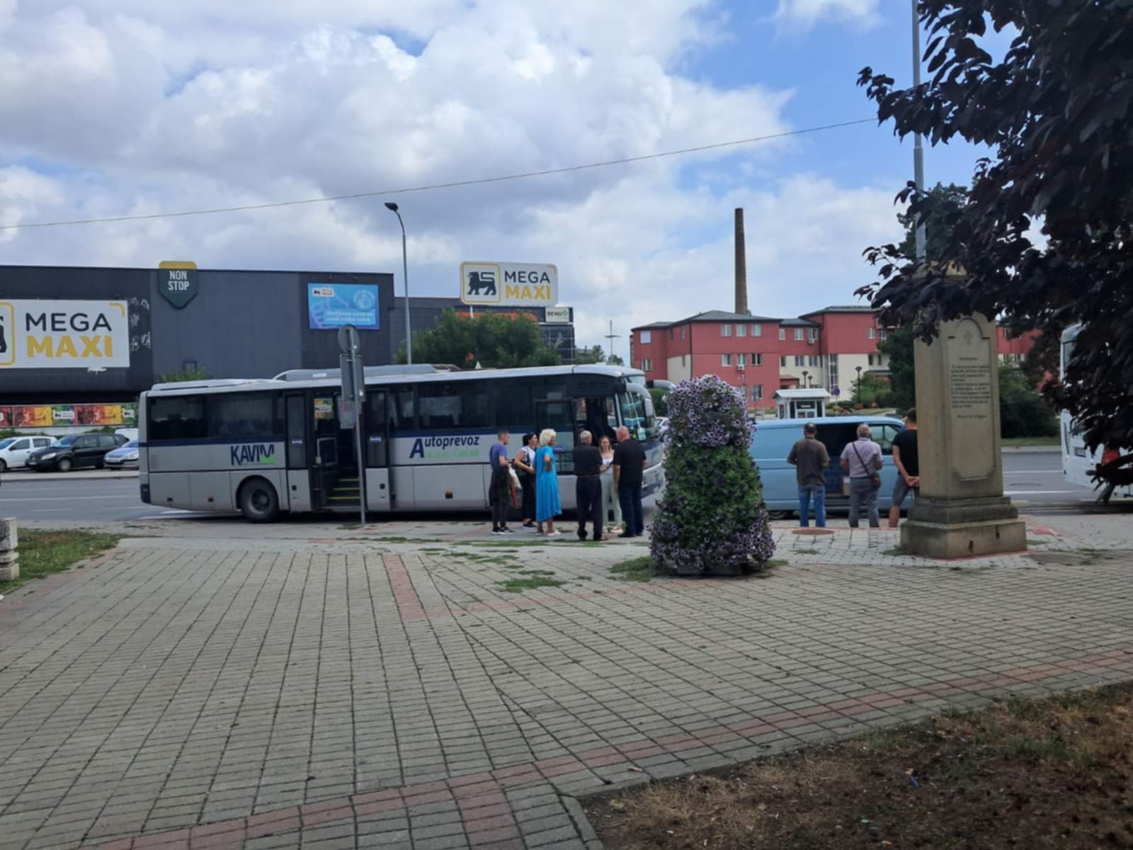 GRAčANI REPORTERI: I čačanski naprednjaci otputovali u Loznicu (FOTO)