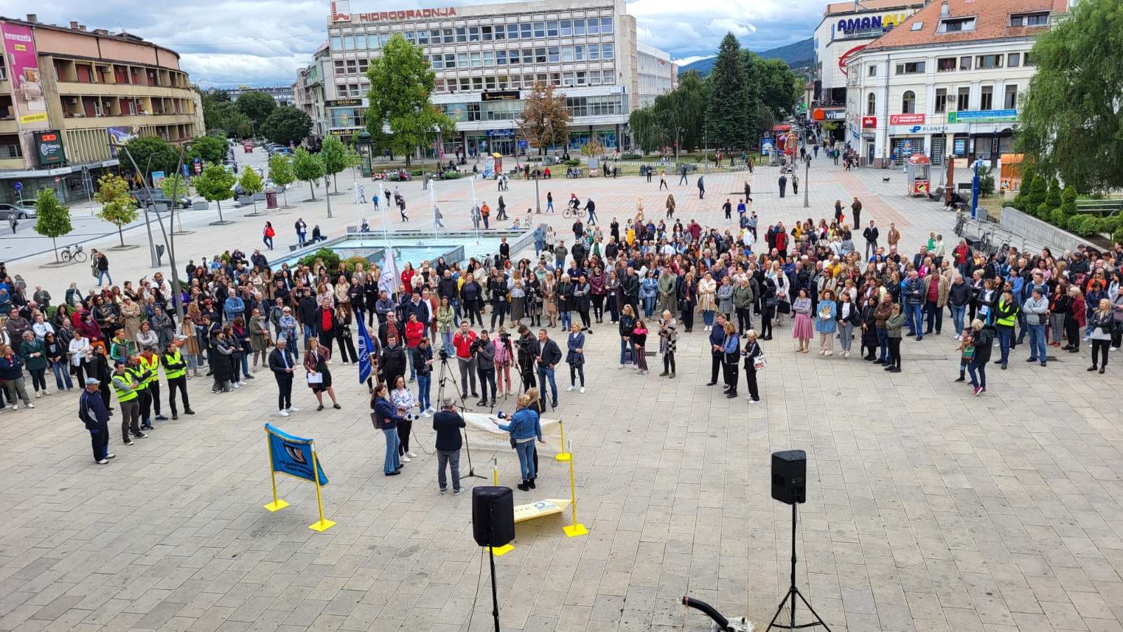 Broj učesnika jučerašnjih protesta prosvetnih radnika u 14 gradova, jedan od masovnijih i u Čačku