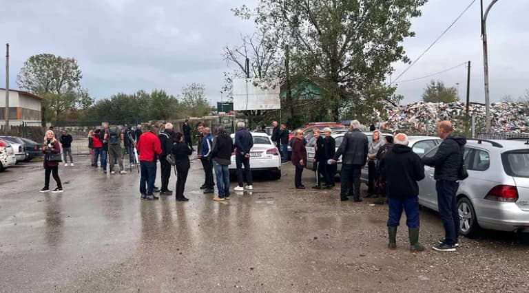 Rukovodstvo grada posetilo meštane na blokadi, počelo odvoženje smeća sa Transfer stanice