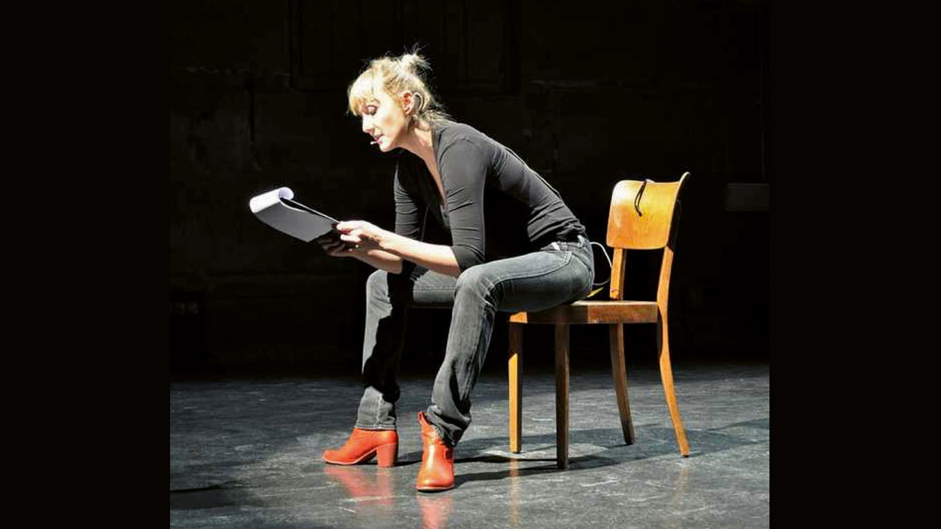 Lecture-performance: JELENA VESIĆ READS ROK, 2024. i vođenje Zdenke Badovinac kroz izložbu 32. Memorijala Nadežde Petrović