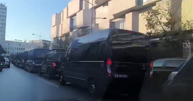 Protest u Novom Sadu: Jake policijske snage na ulicama, studenti ispred Prekršajnog suda
