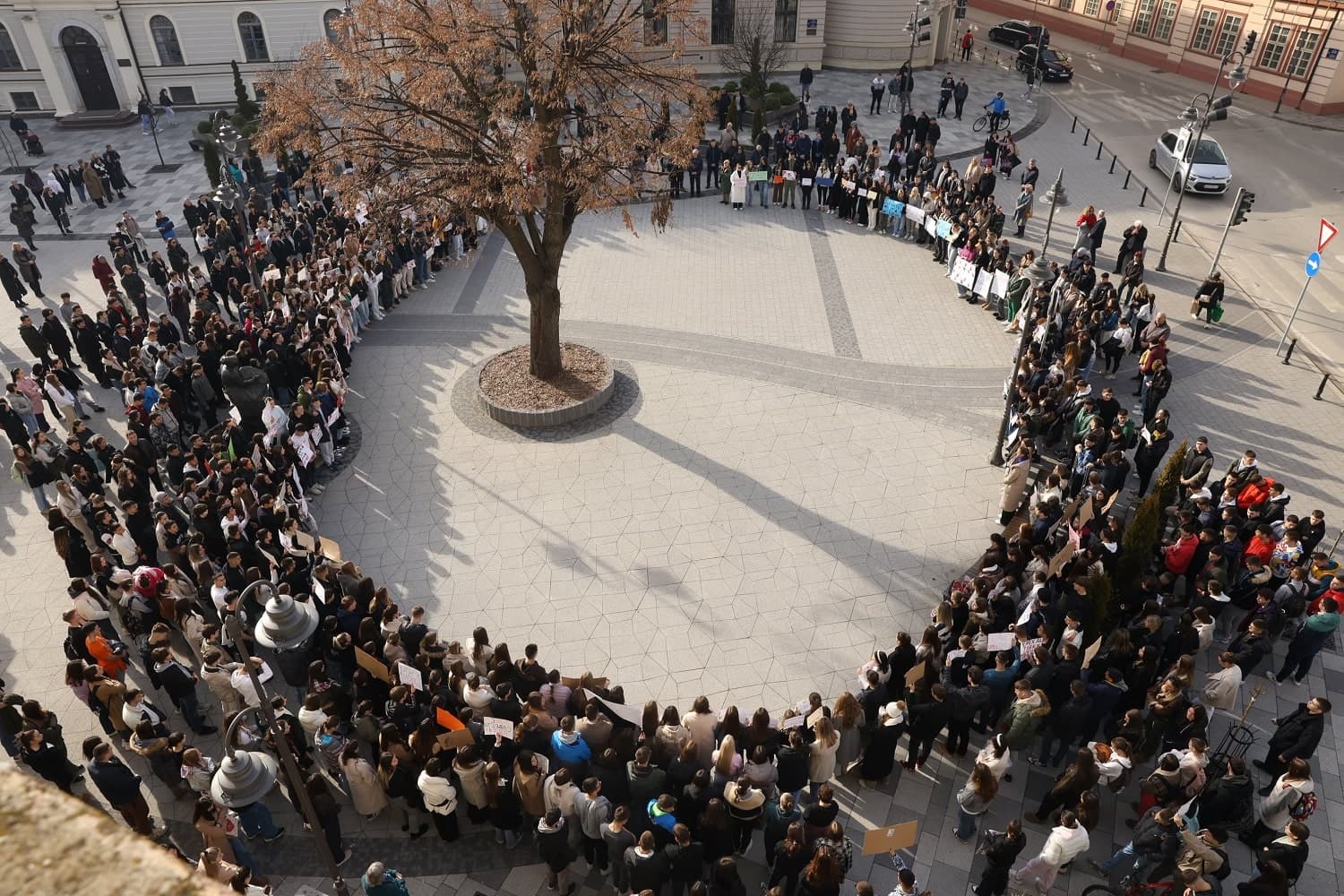Čačanski maturanti i danas drže čas, sve su brojniji i složniji (FOTO)
