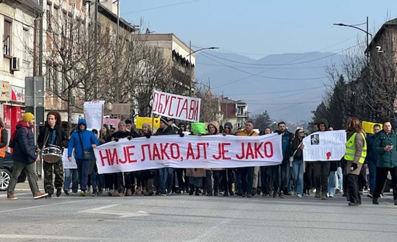 Protest prosvetnih radnika u Gornjem Milanovcu: "Nije lako, alâ€™ je jako"
