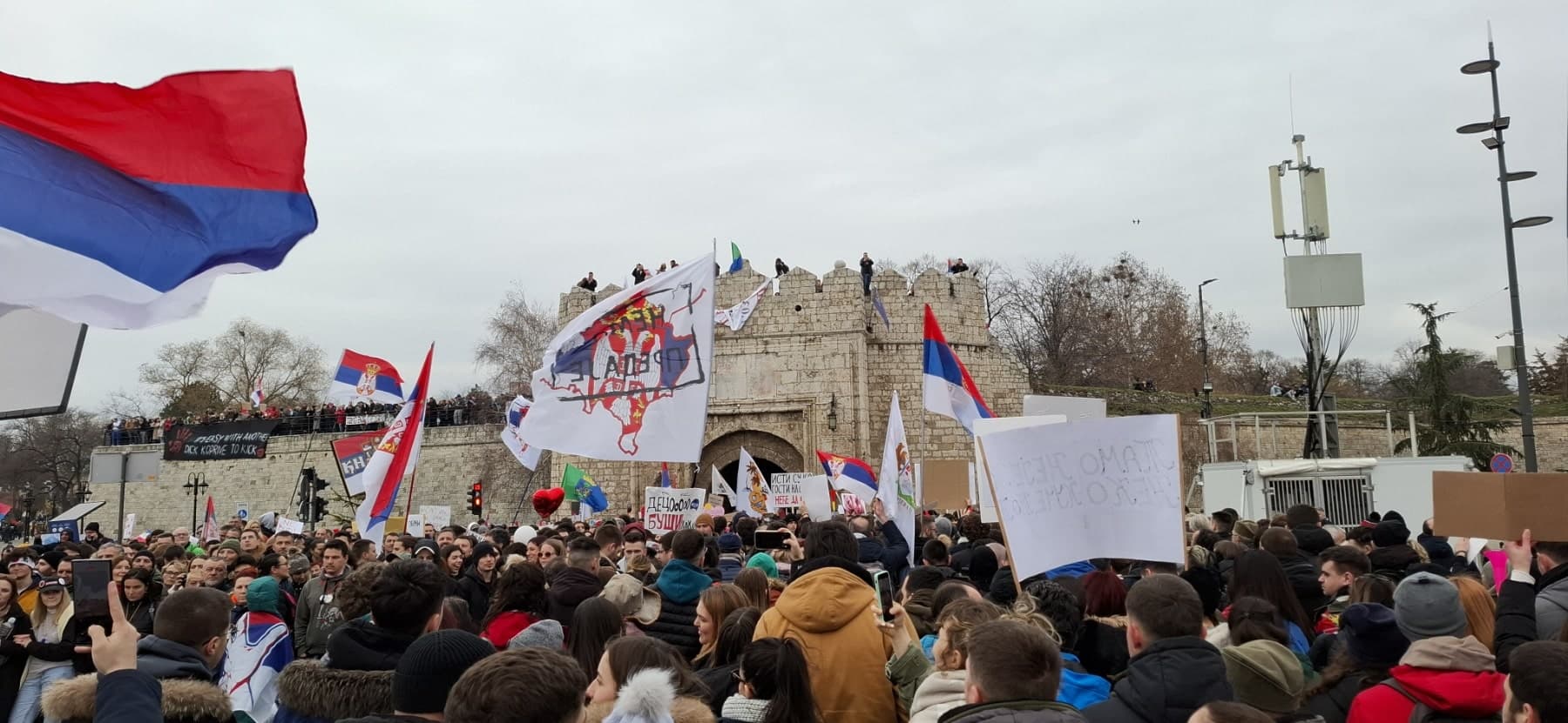 Usvojen "Studentski edikt" pred hiljadama ljudi na centralnom trgu u Nišu