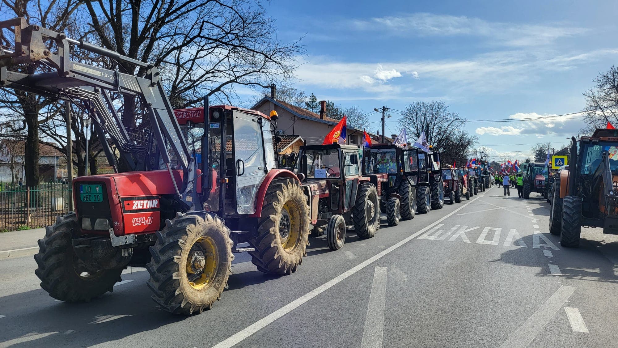 Veliki broj traktora iz Umke pridružio se studentima i maturantima iz zapadne Srbije