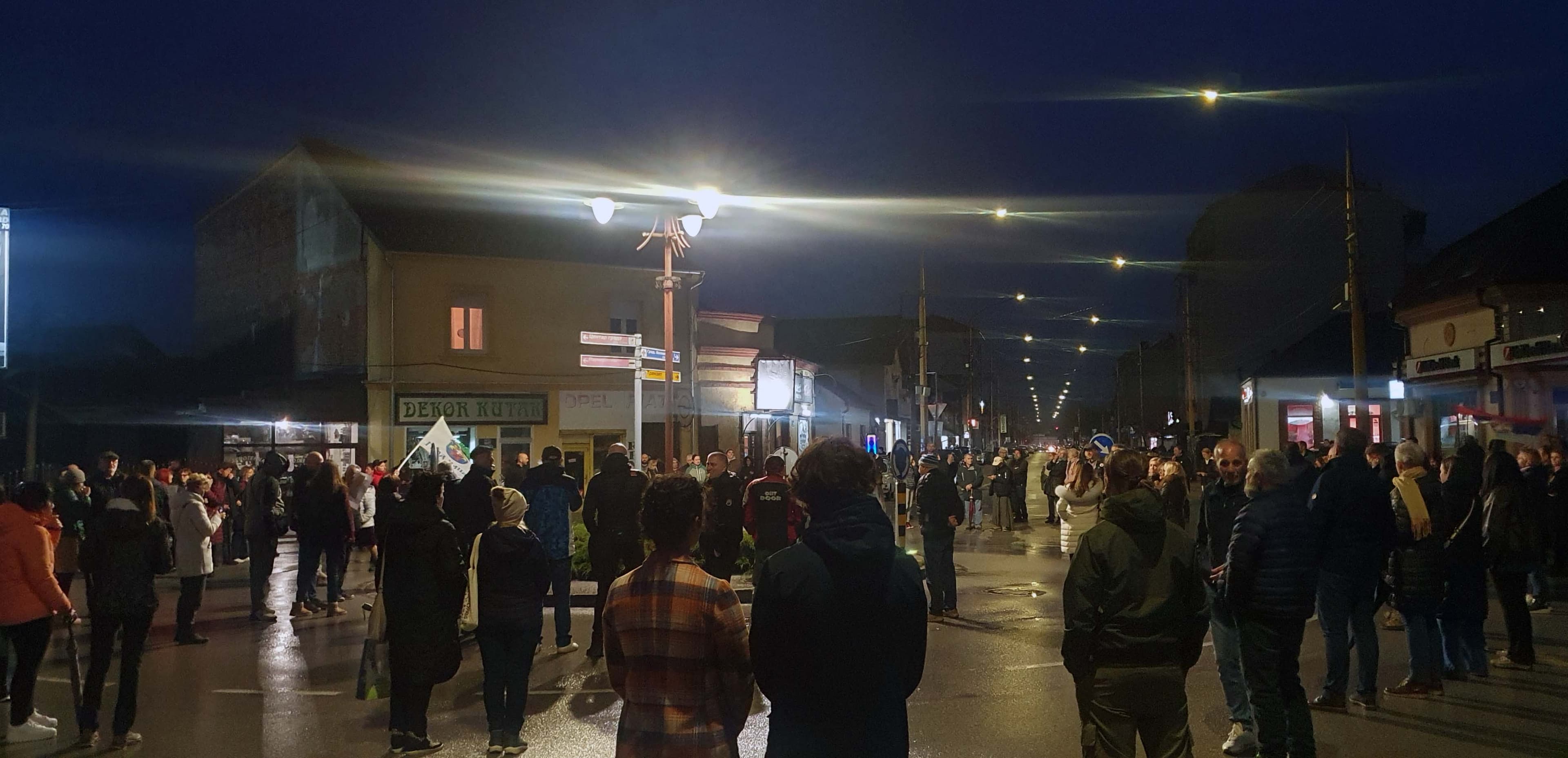 I večeras građanski protesti na dve lokacije u Čačku (FOTO)