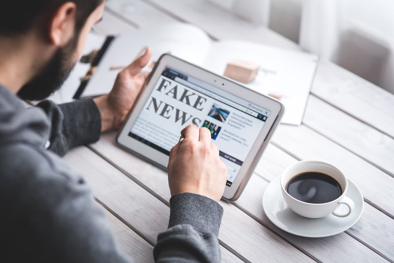 FakeNews Tragač: Najviše lažnih vesti o studentima objavili Alo, Informer i Novosti