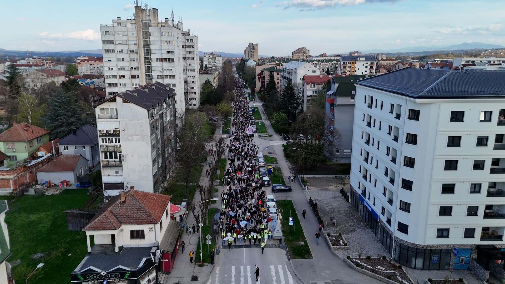 Protest studenata i maturanata u blokadi - Zapad u Čačak, zajedno za promene (VIDEO)