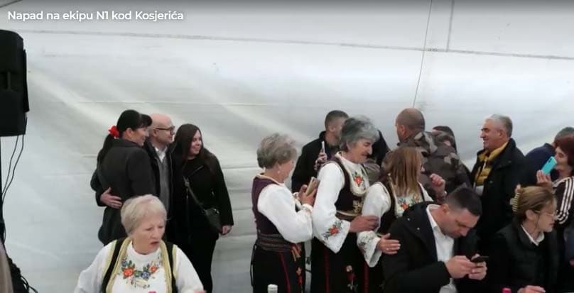 U selu kod Kosjerića napadnuta ekipa N1 (VIDEO)