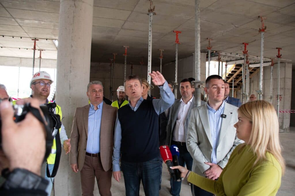 Ministar Glišić obišao gradilište nove zgrade NTP-a u Čačku