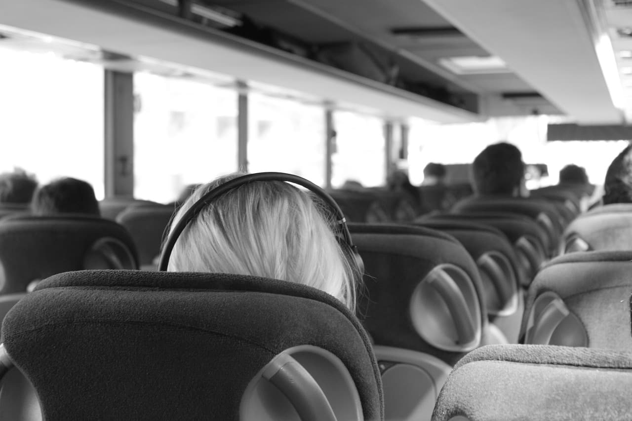 GRAĐANI REPORTERI: Izbacivanje maloletnog deteta iz autobusa zbog pesme "Pada vlada"