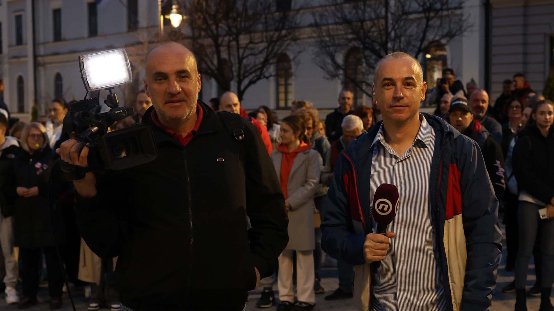 Napadnuta ekipa TV Nova na sinoćnjem protestu u Kraljevu (FOTO+VIDEO)