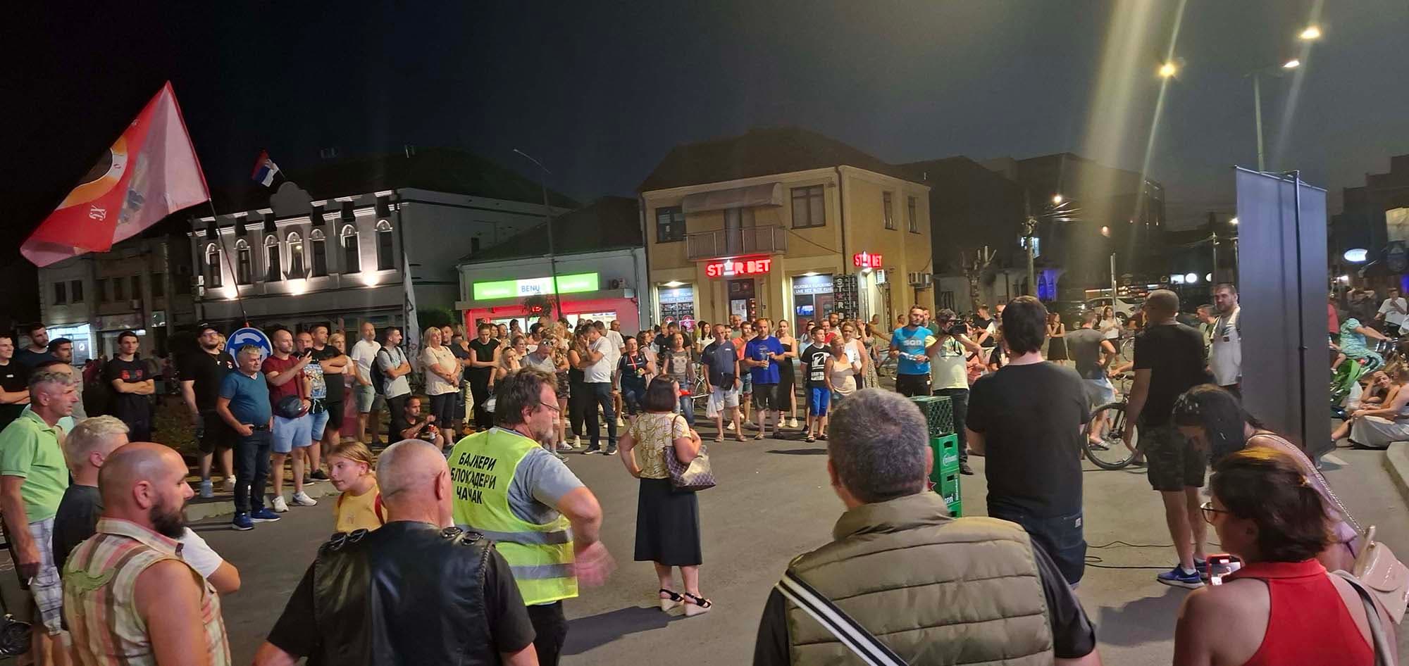 Protestni skup građana i dela studenata u blokadi premešten na drugu lokaciju u centru grada