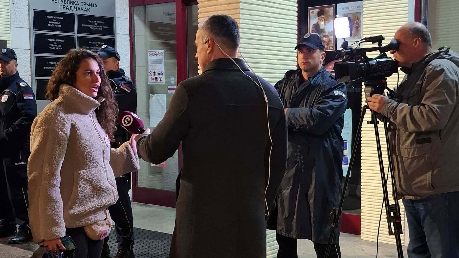 Minja: Hajde, narode, malo i vi – nemoj da mi sediš kod kuće i plačeš, izađi na ulicu i stani pored mene