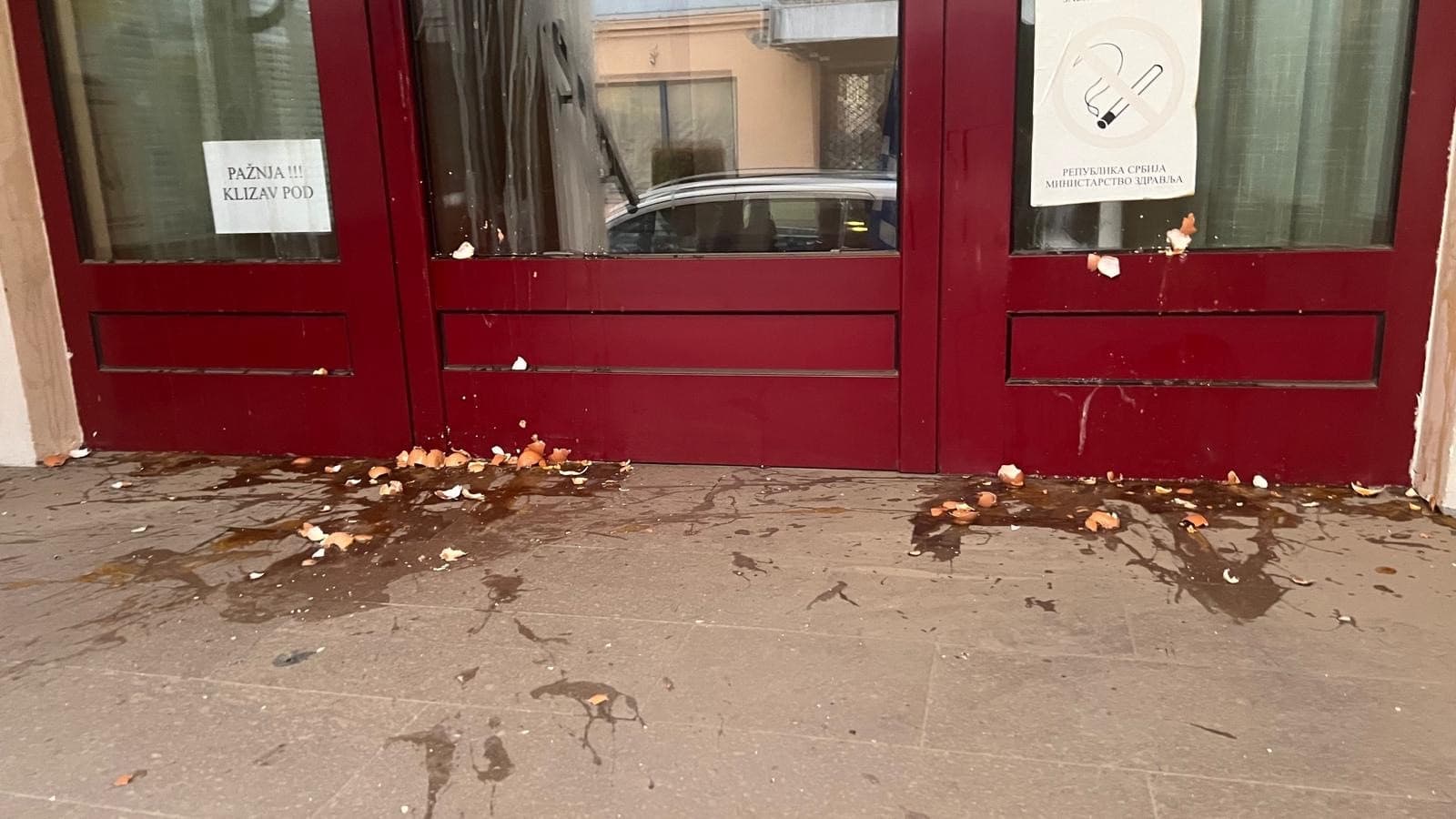 NUNS osuđuje napad na redakcije OzonPressa i Čačanskih novina, poziva na hitnu istragu