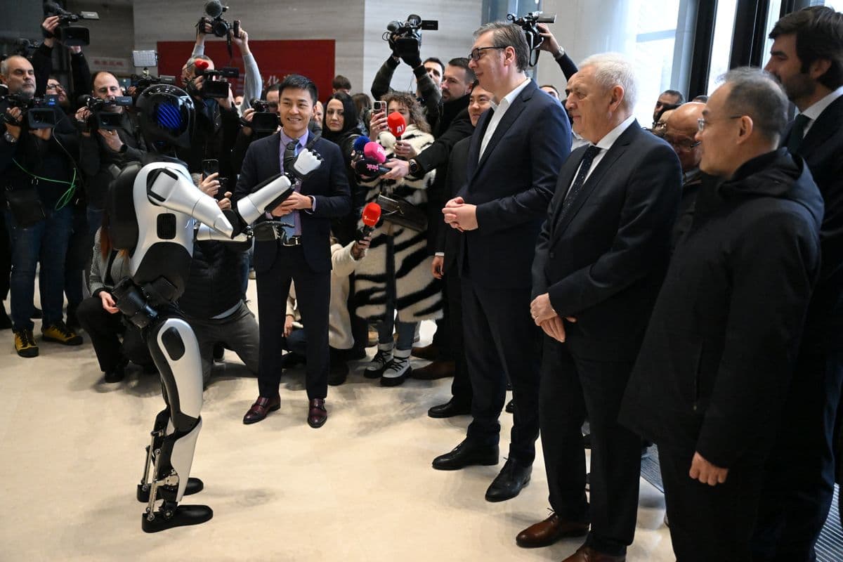 Vučić na prezentaciji kineske kompanije AGIBOT Innovation: "Srbija bi mogla da proizvodi robote"