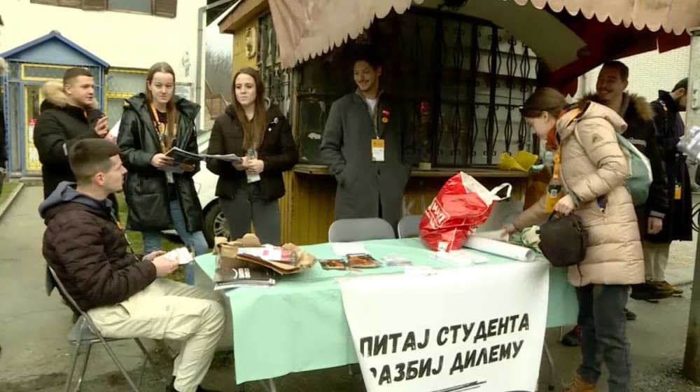 Snimaju, prete, dobacuju: Nepoznate osobe provociraju studente koji su u poseti selu Darosava
