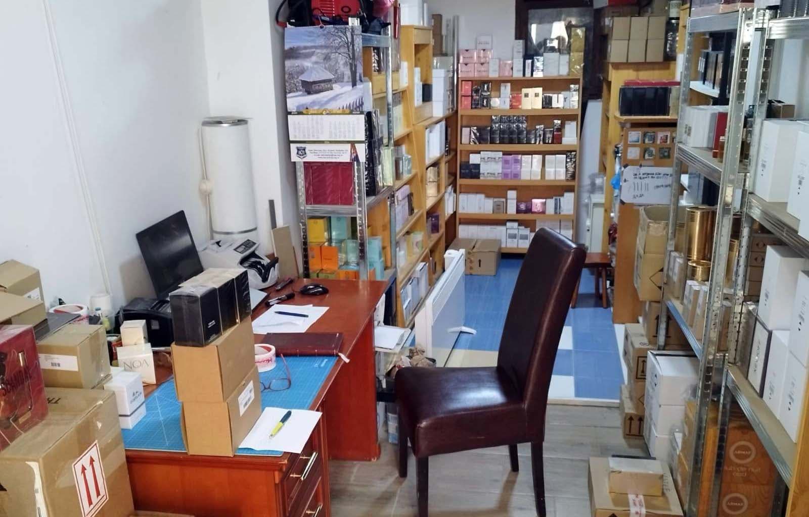 U Subotici zaplenjeno 800 parfema poznatih robnih marki, vrednost više od 8.8 miliona dinara
