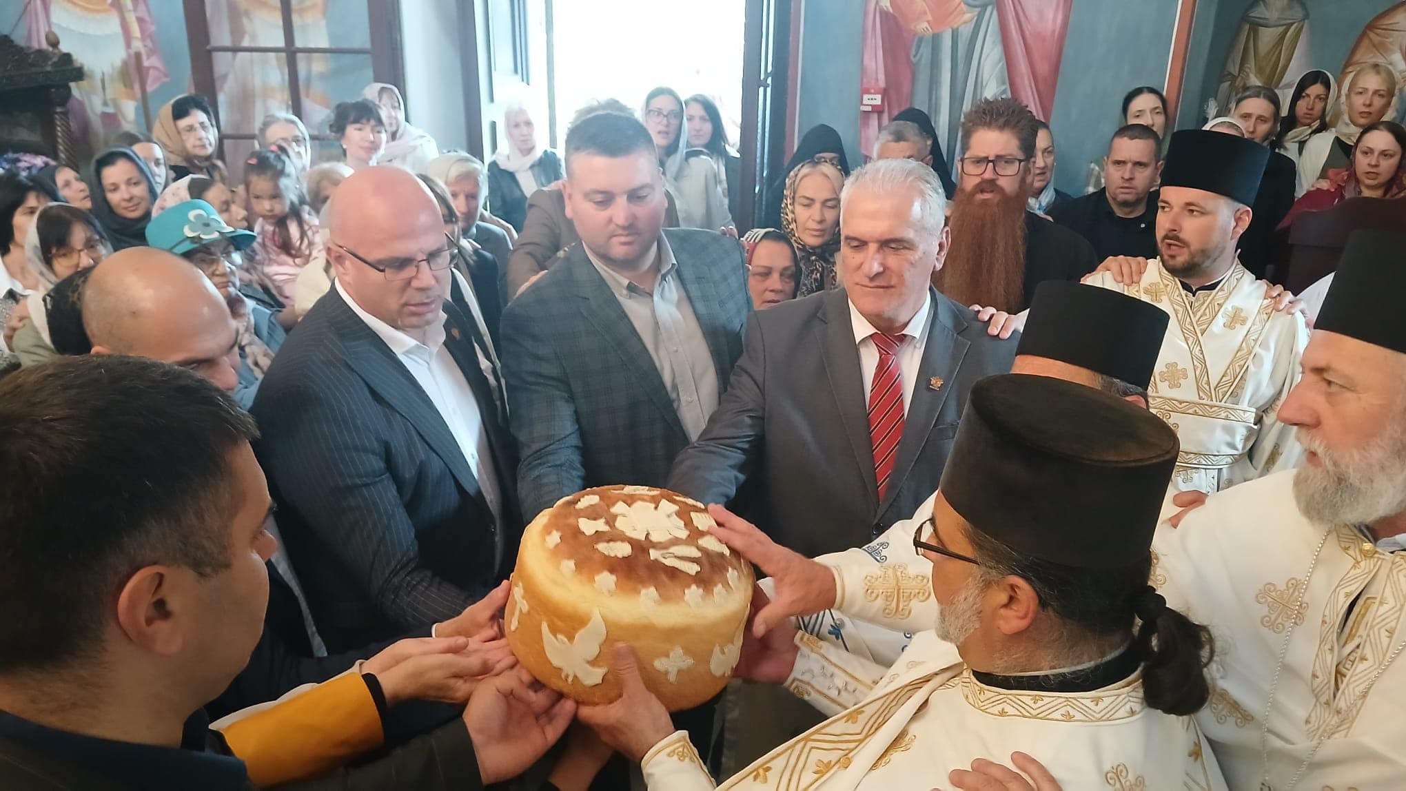 Čačak proslavio Spasovdan:  Veliki broj vernika i poruke jedinstva obeležili slavu grada