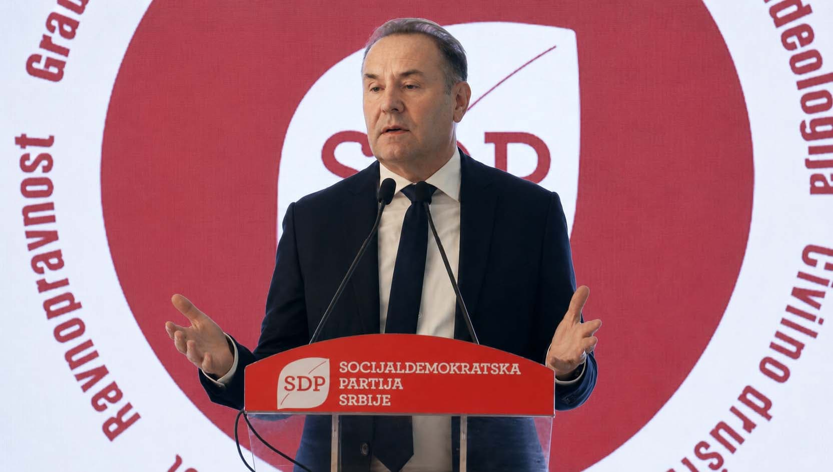 Ljajić se povukao sa čela SDPS-a nakon najave izlaska iz koalicije sa SNS-om i hapšenja bliskih saradnika