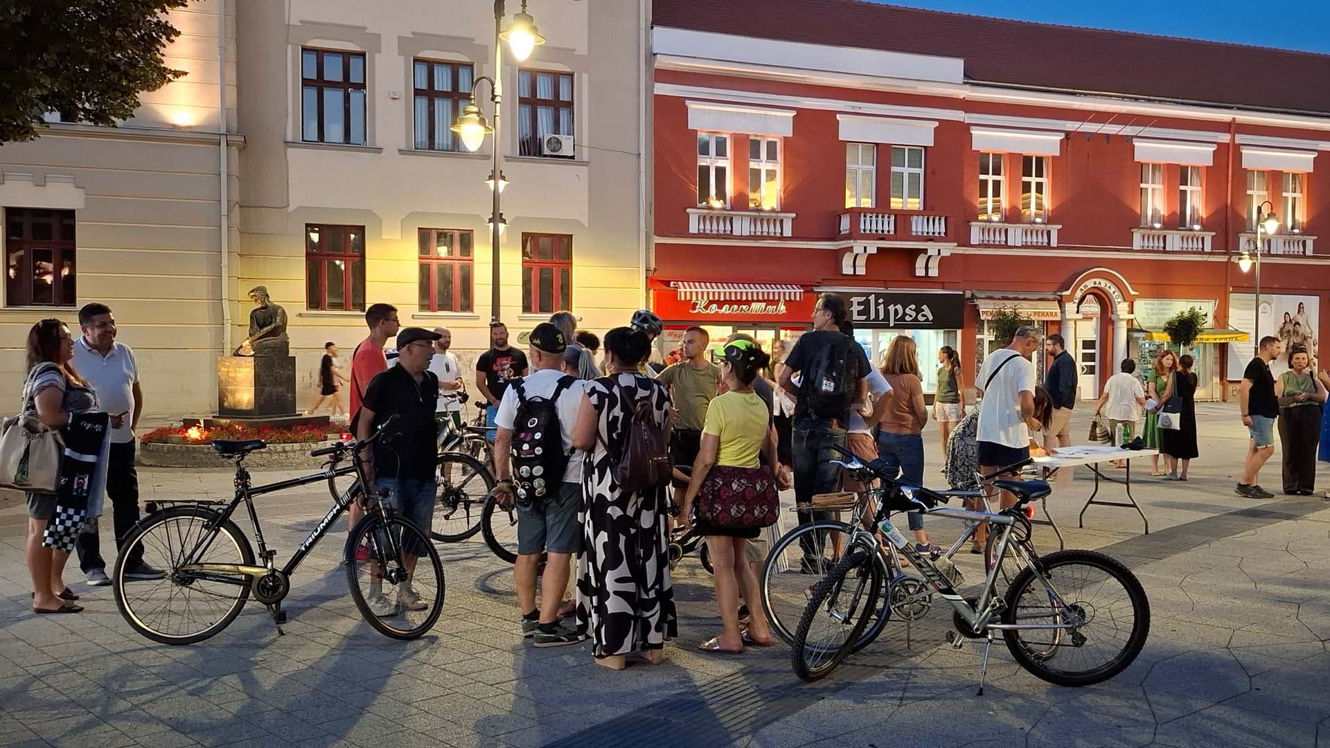 Peticijom i protestom građani traže odgovornost za nasilje u školi u Mrčajevcima (VIDEO)