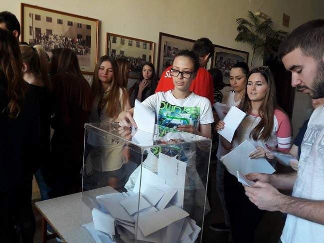 Učenici Gimnazije već glasali! Pogledajte i za šta!? (FOTO)